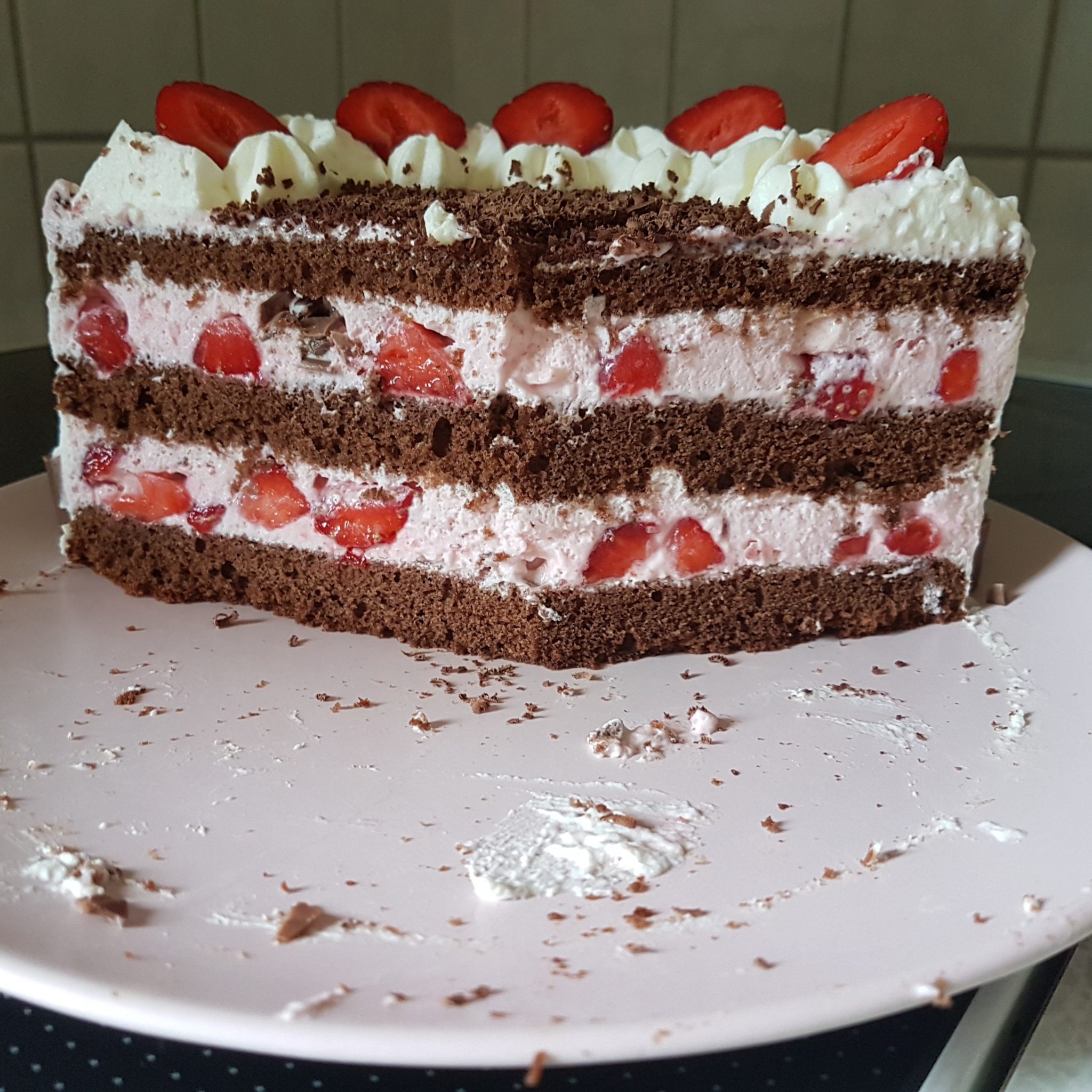 Erdbeer-Yogurette-Torte – Sahnehäubchen
