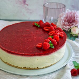 Read more about the article Himbeer-Vanillemousse-Torte