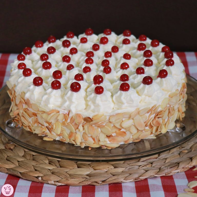 Schoko-Stracciatella-Torte – Sahnehäubchen