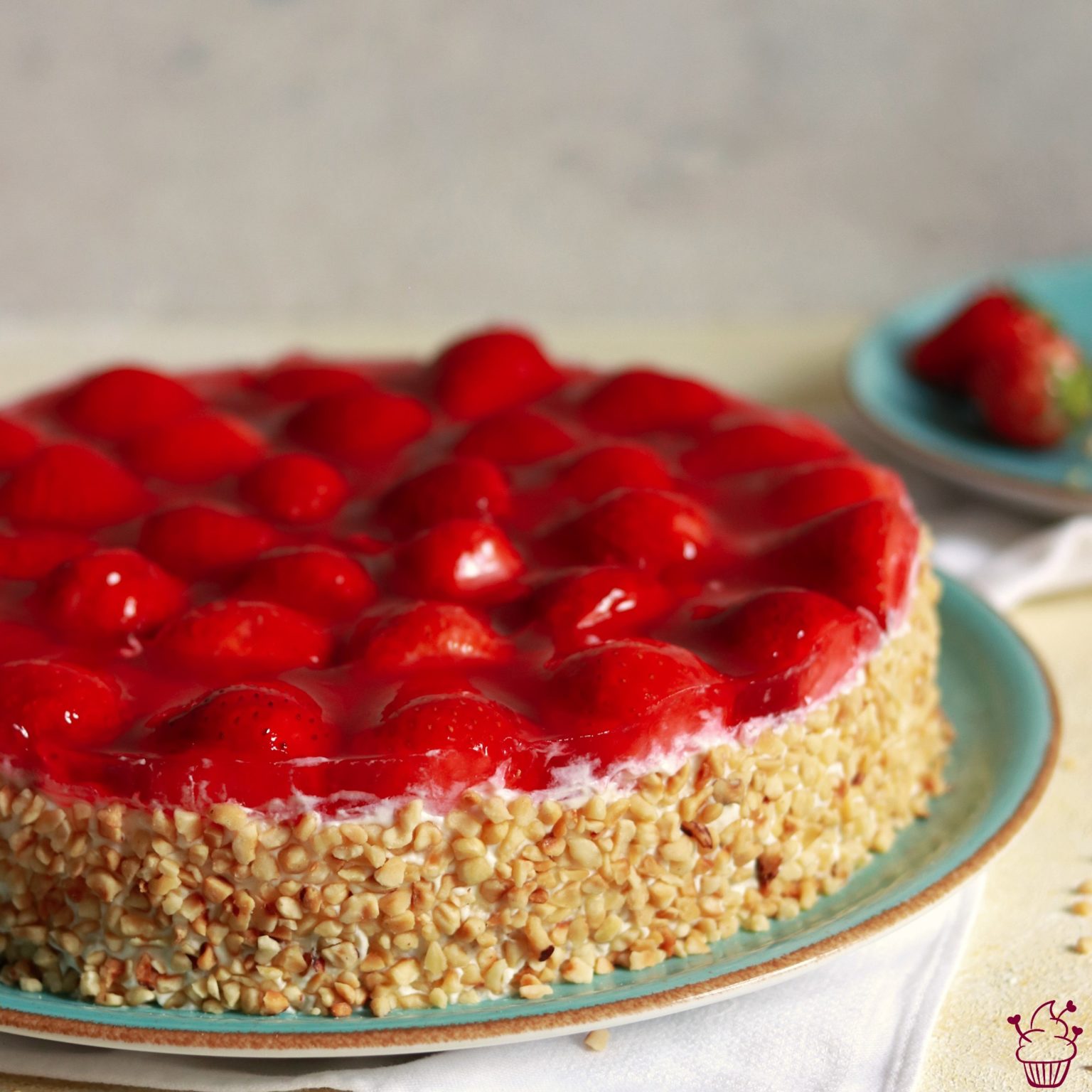 Erdbeer-Haselnuss-Torte – Sahnehäubchen