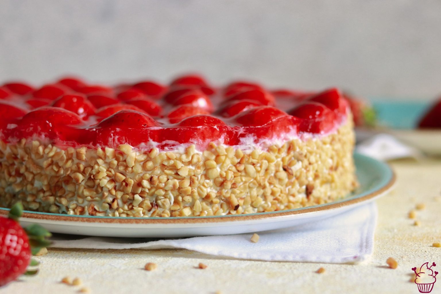 Erdbeer-Haselnuss-Torte – Sahnehäubchen