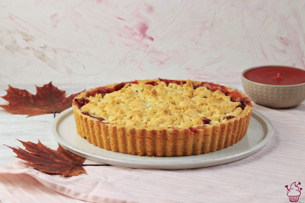 Kirsch-Streusel-Tarte – Sahnehäubchen